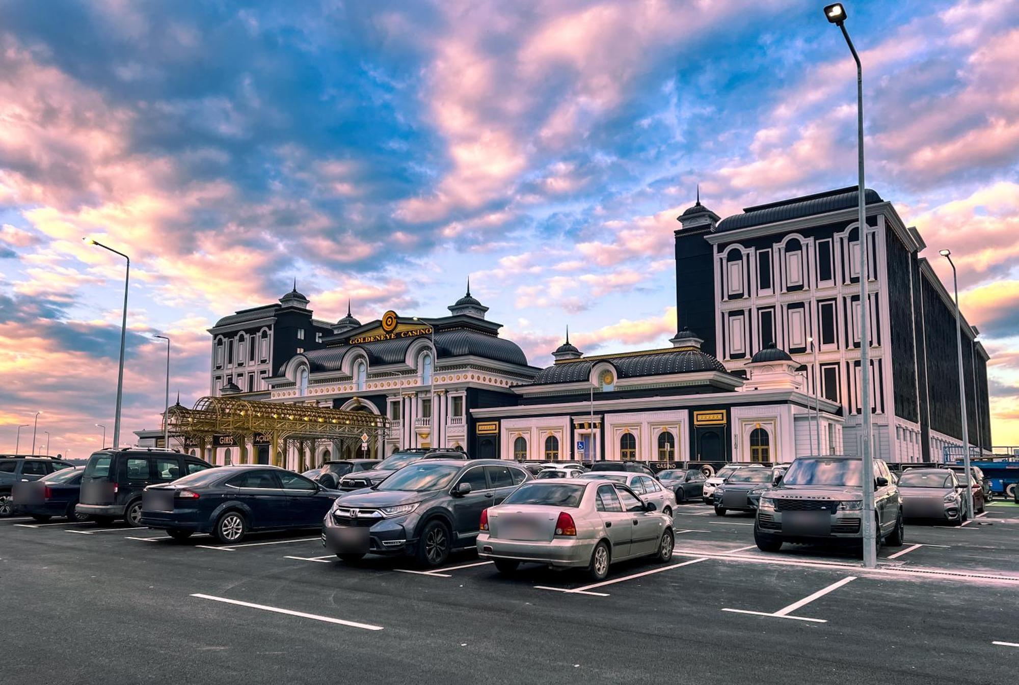 Goldeneye Hotel & Casino Svilengrad Exteriör bild The station building